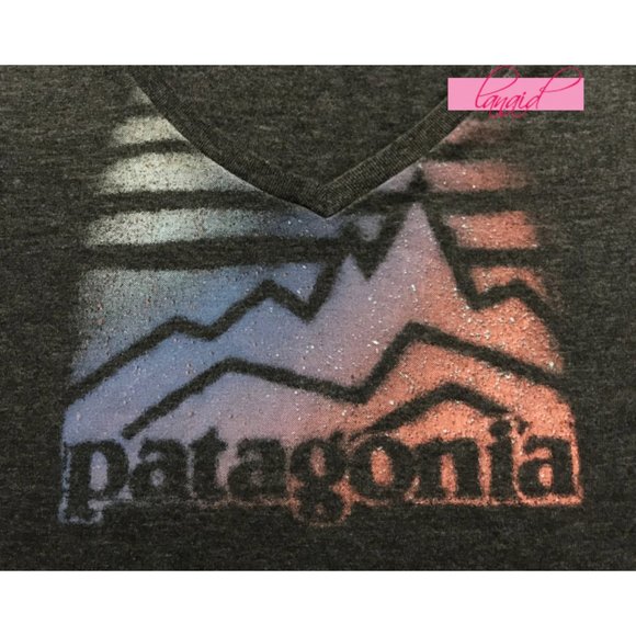 Patagonia Distressed Logo Cotton/Poly T-Shirt Slim Fit V-Neck Ombre Mountains XS - Picture 3 of 6